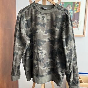 Eddie Bauer Mens size L camo sweatshirt